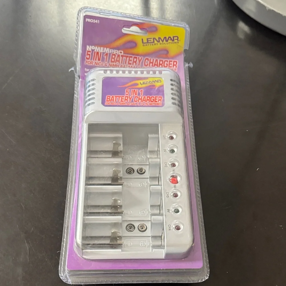 Battery Charger for Video games, Digital cameras, PDAs, wireless mics NWT